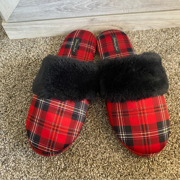 Victoria secret NWOT Slippers Size L 9-10 Condition is "New Christmas Mule Slide - Picture 3 of 12